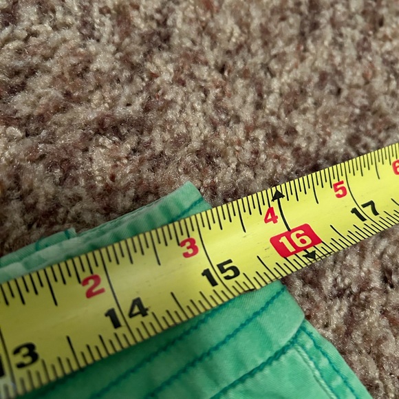 Low rise green capris - Picture 13 of 15